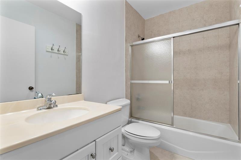 Image 18 of 19 For 3753 Oaks Clubhouse Dr  3753