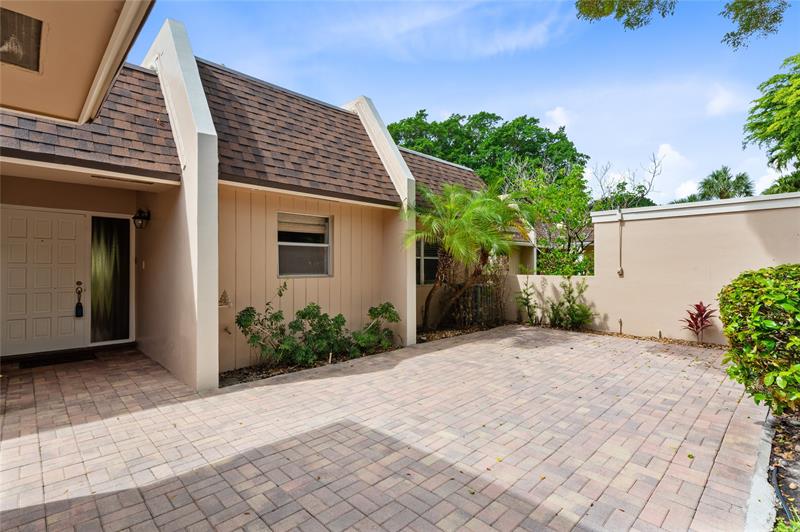 Image 3 of 19 For 3753 Oaks Clubhouse Dr  3753