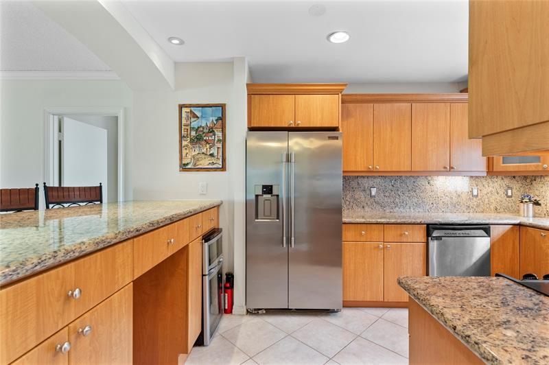 Image 5 of 19 For 3753 Oaks Clubhouse Dr  3753