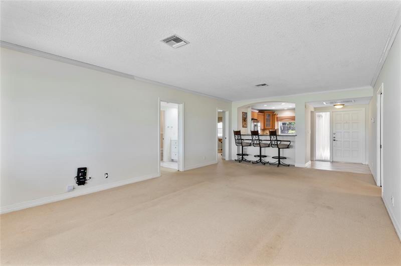 Image 8 of 19 For 3753 Oaks Clubhouse Dr  3753