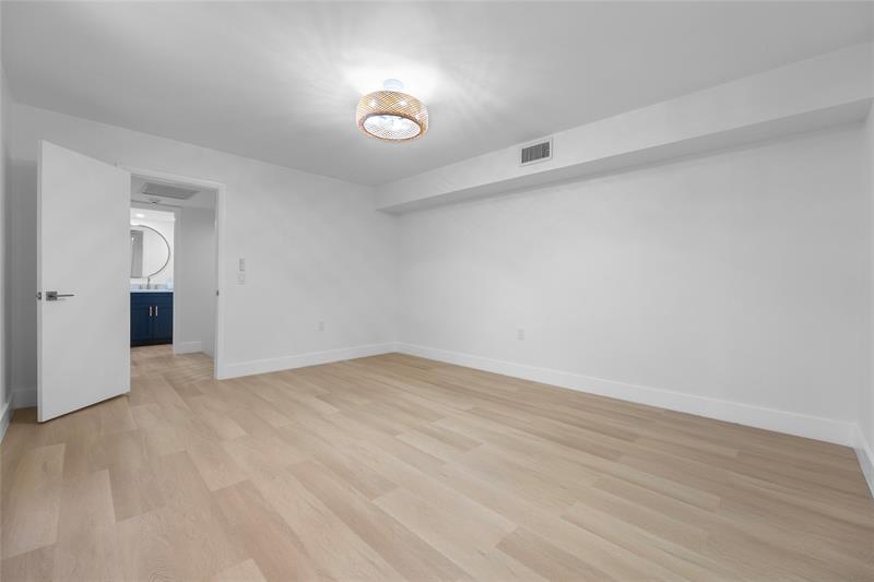Image 14 of 51 For 9135a 20th Pl