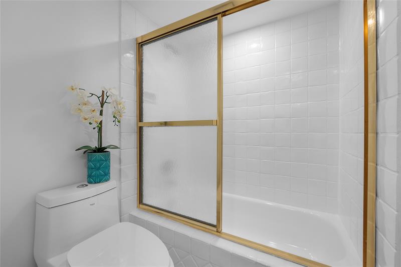Image 20 of 51 For 9135a 20th Pl