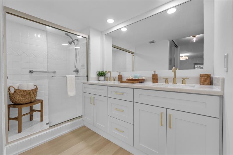Image 22 of 51 For 9135a 20th Pl