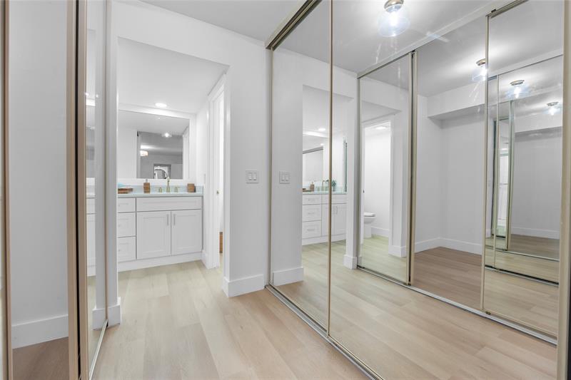 Image 25 of 51 For 9135a 20th Pl