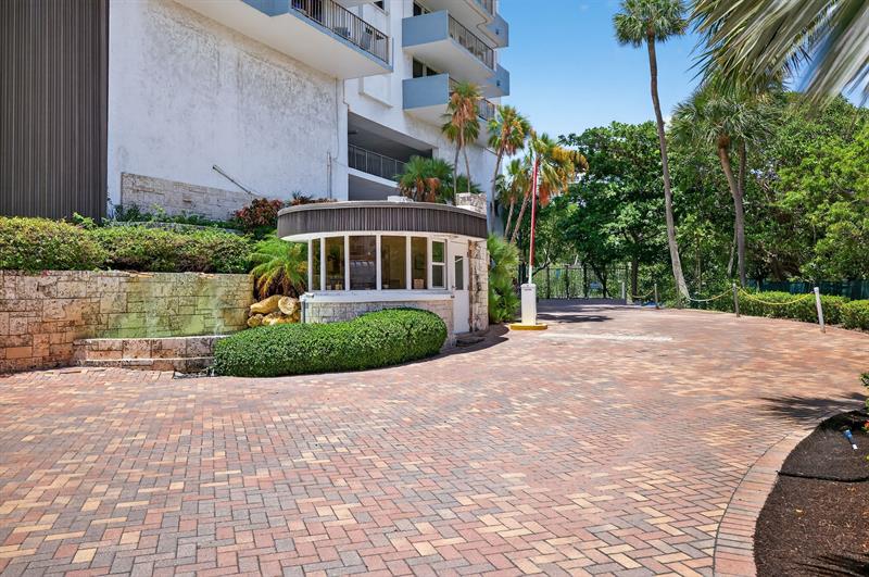 Image 4 of 55 For 777 Bayshore Dr  701