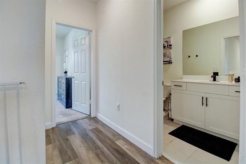 Image 32 of 55 For 10956 32nd Ln  10956