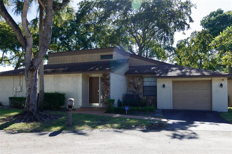 Image 2 of 34 For 8197 Royal Palm Ct