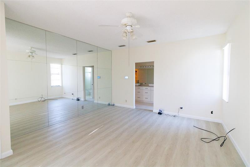 Image 20 of 34 For 8197 Royal Palm Ct