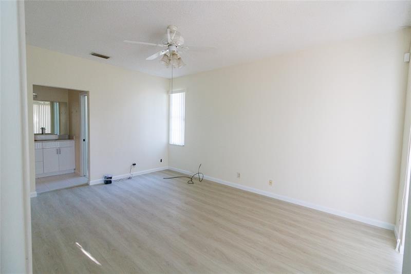 Image 21 of 34 For 8197 Royal Palm Ct