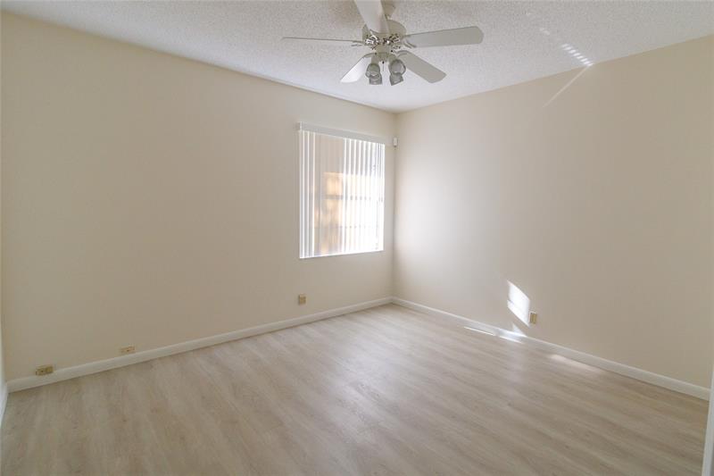 Image 25 of 34 For 8197 Royal Palm Ct