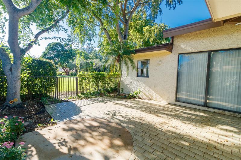 Image 31 of 34 For 8197 Royal Palm Ct