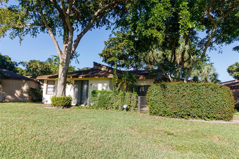 Image 32 of 34 For 8197 Royal Palm Ct