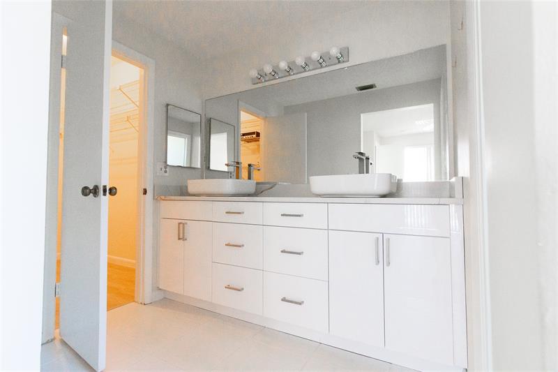 Image 4 of 34 For 8197 Royal Palm Ct