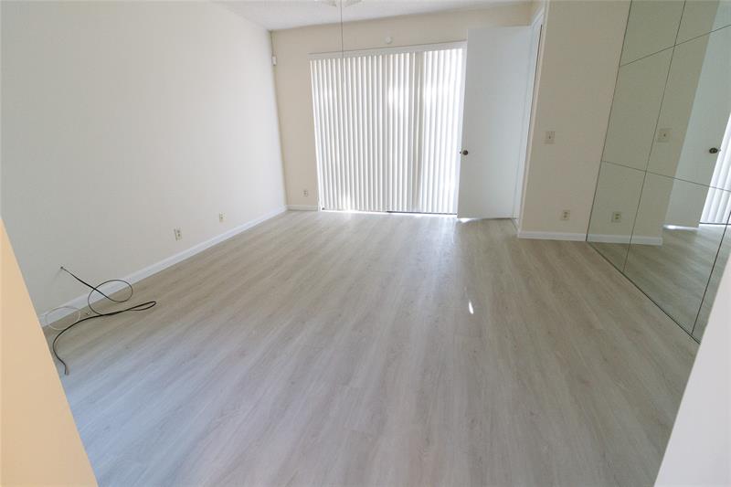 Image 6 of 34 For 8197 Royal Palm Ct