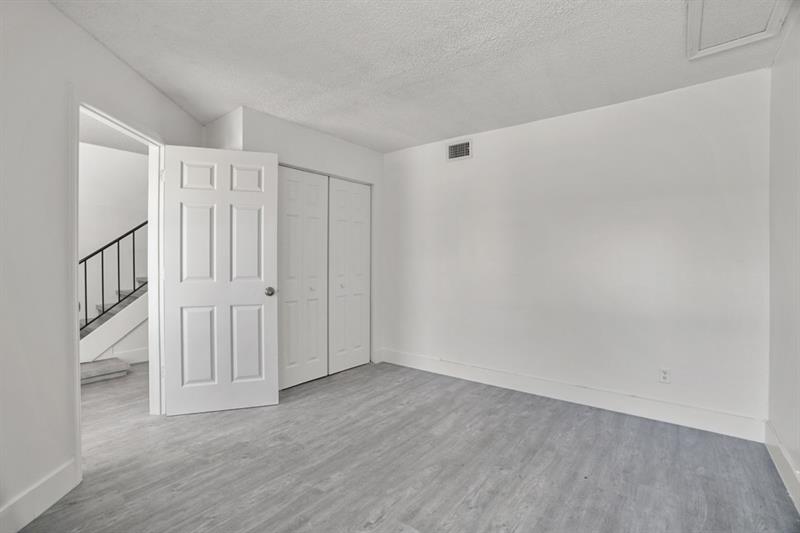 Image 9 of 24 For 48 Madrid Ln  1-16