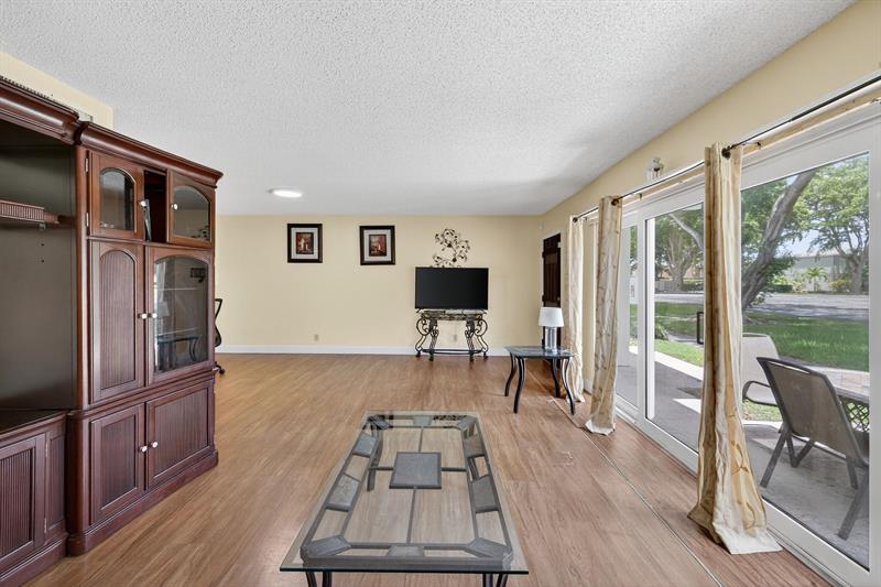 Image 10 of 32 For 5850 57th Ave  5