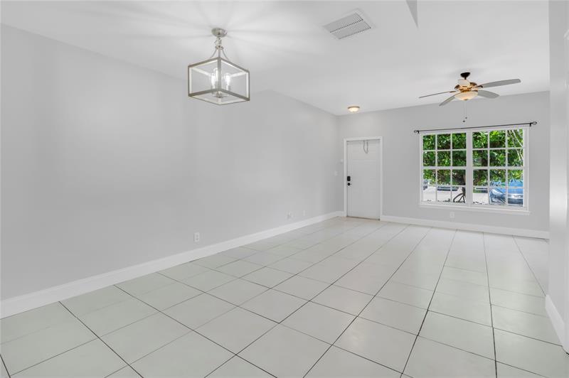 Image 17 of 35 For 9968 57th Manor  129