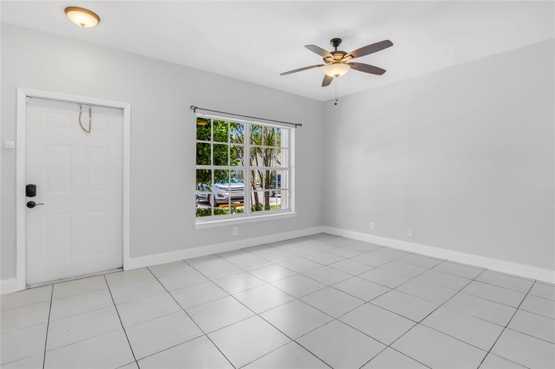 Image 18 of 35 For 9968 57th Manor  129