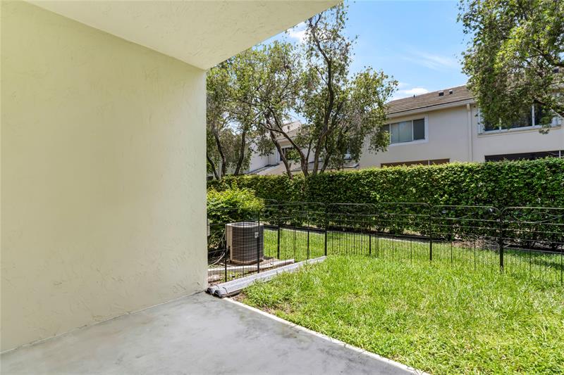 Image 19 of 35 For 9968 57th Manor  129