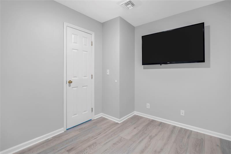 Image 24 of 35 For 9968 57th Manor  129