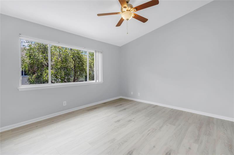 Image 26 of 35 For 9968 57th Manor  129