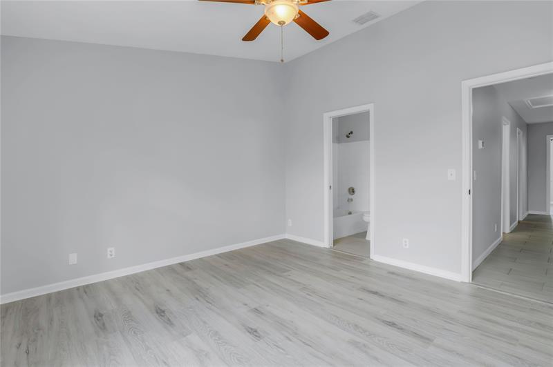Image 27 of 35 For 9968 57th Manor  129