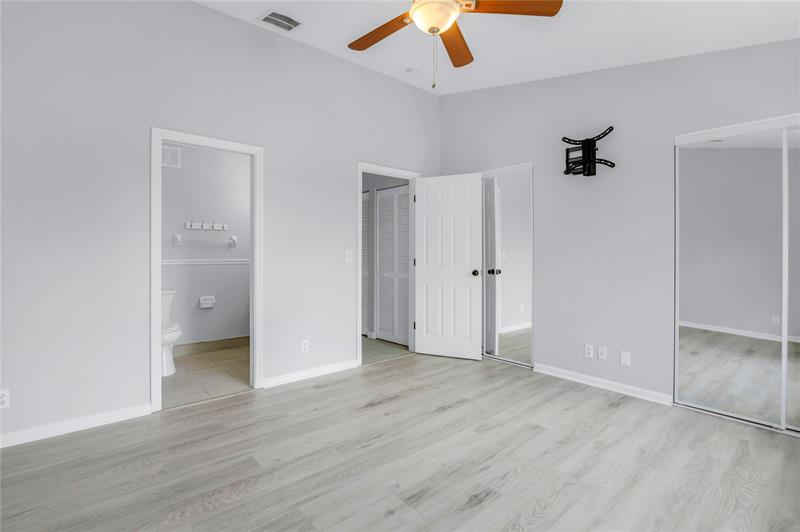 Image 28 of 35 For 9968 57th Manor  129
