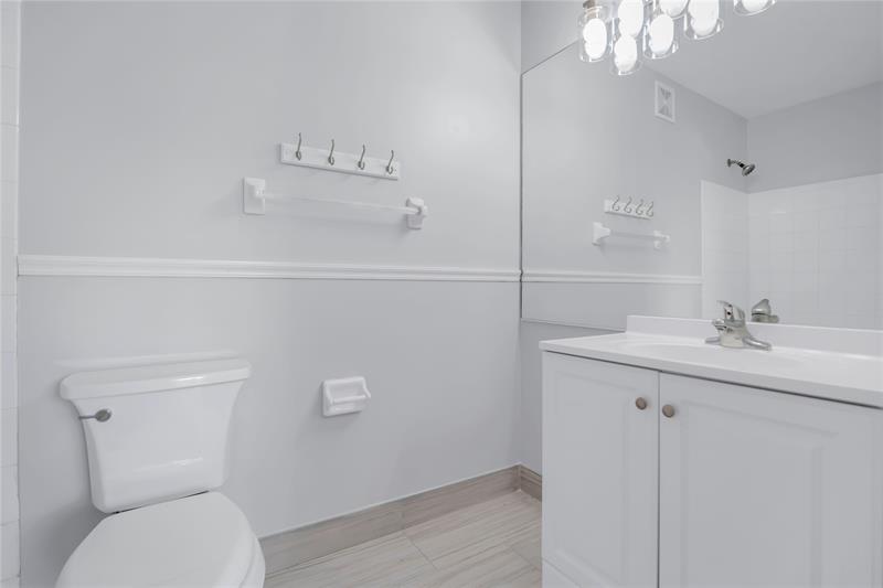 Image 29 of 35 For 9968 57th Manor  129