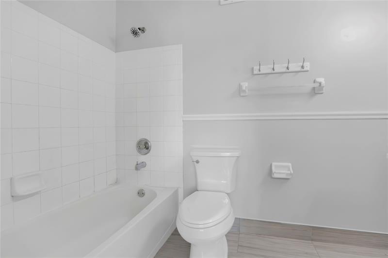 Image 31 of 35 For 9968 57th Manor  129