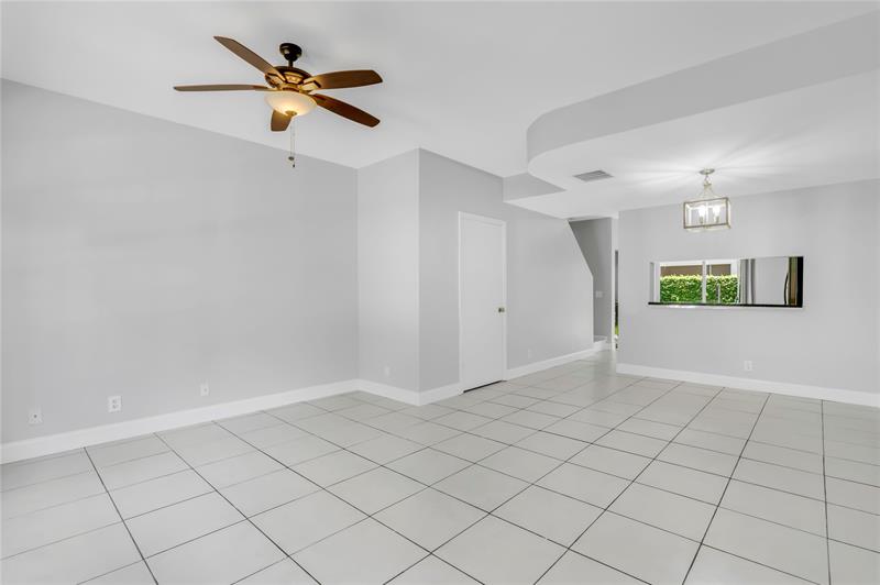 Image 6 of 35 For 9968 57th Manor  129
