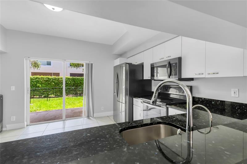 Image 7 of 35 For 9968 57th Manor  129