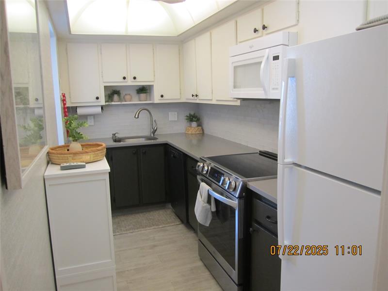 Image 11 of 31 For 743 Riverside Dr  4b