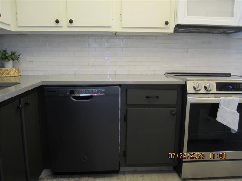 Image 13 of 31 For 743 Riverside Dr  4b