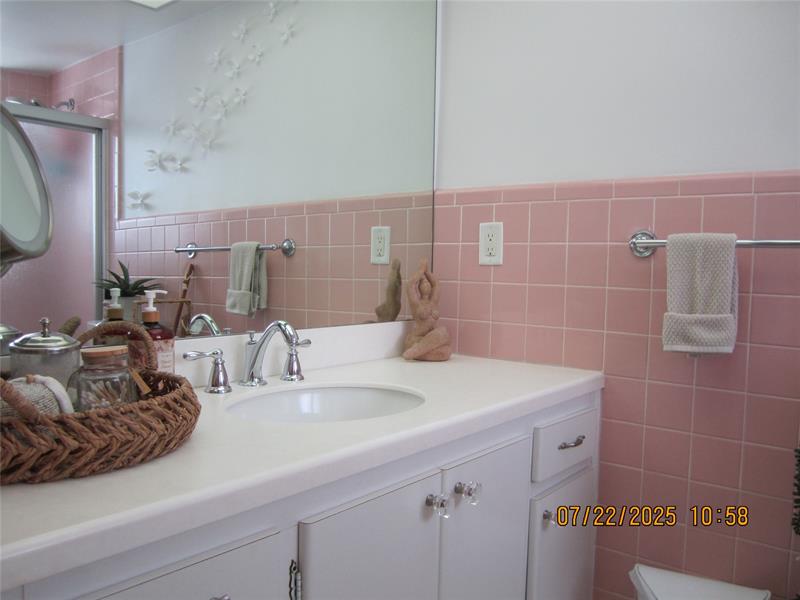 Image 23 of 31 For 743 Riverside Dr  4b