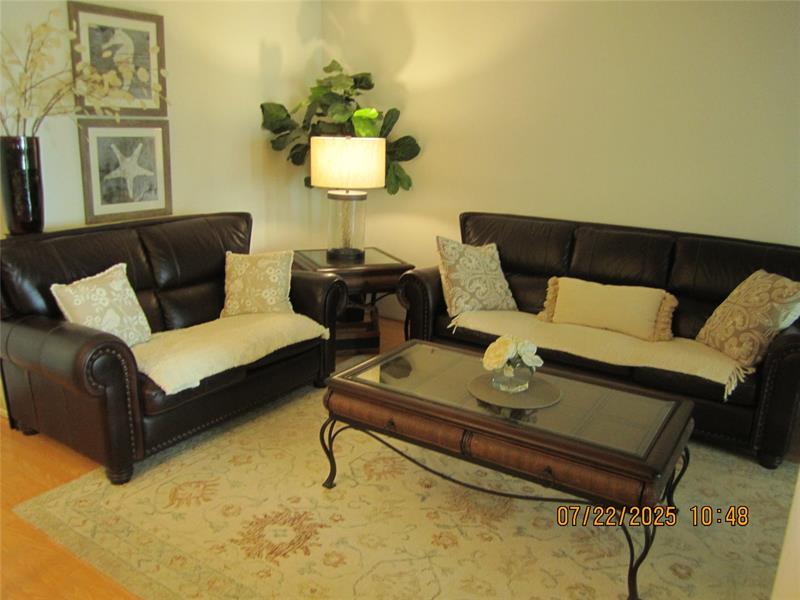 Image 6 of 31 For 743 Riverside Dr  4b