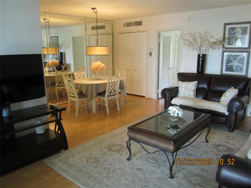 Image 9 of 31 For 743 Riverside Dr  4b