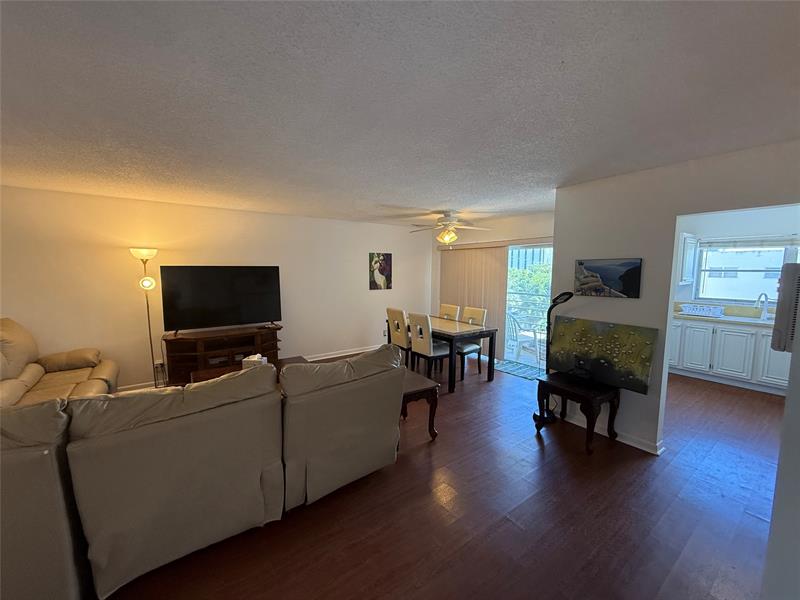 Image 3 of 7 For 4042 19th St  402