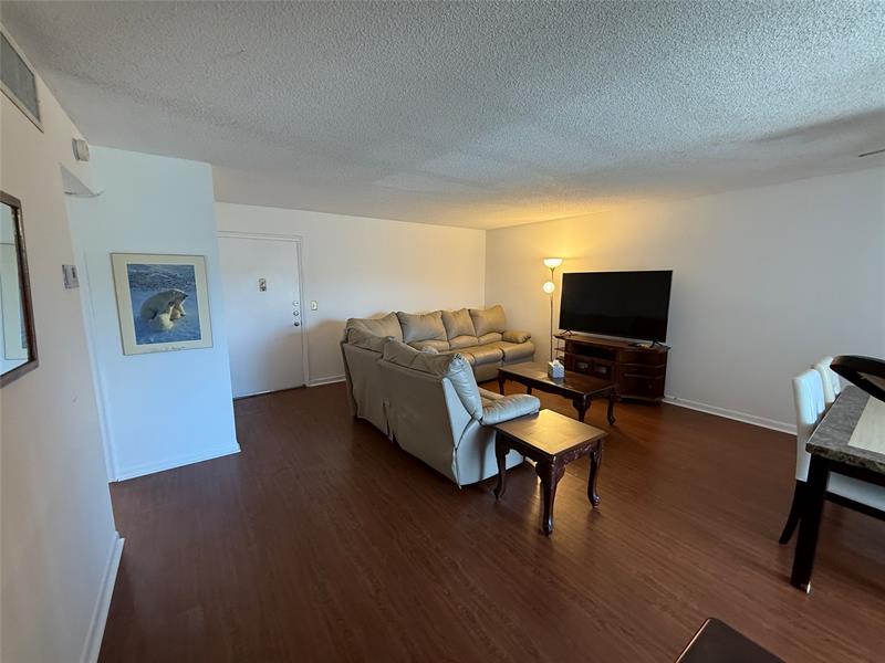 Image 4 of 7 For 4042 19th St  402