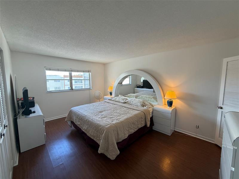 Image 7 of 7 For 4042 19th St  402