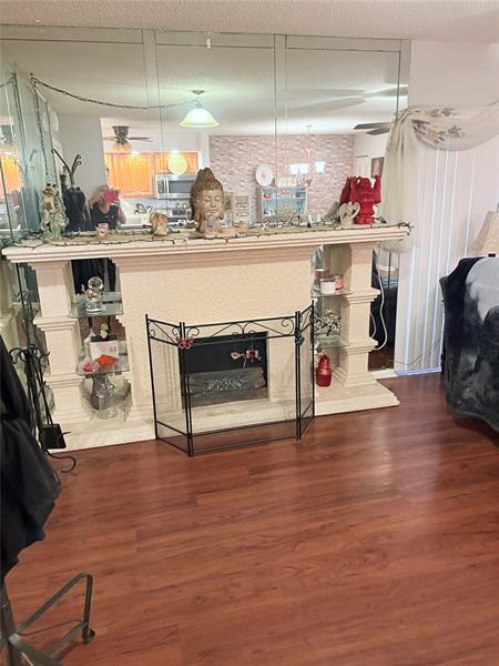 Image 8 of 14 For 9754 Belfort Cir 9754