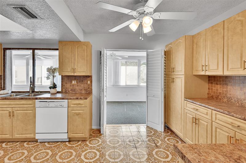 Image 22 of 43 For 4706 43rd Ter