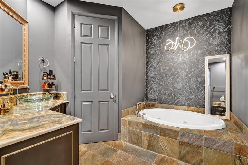 Image 23 of 61 For 2617 14th Ave  101