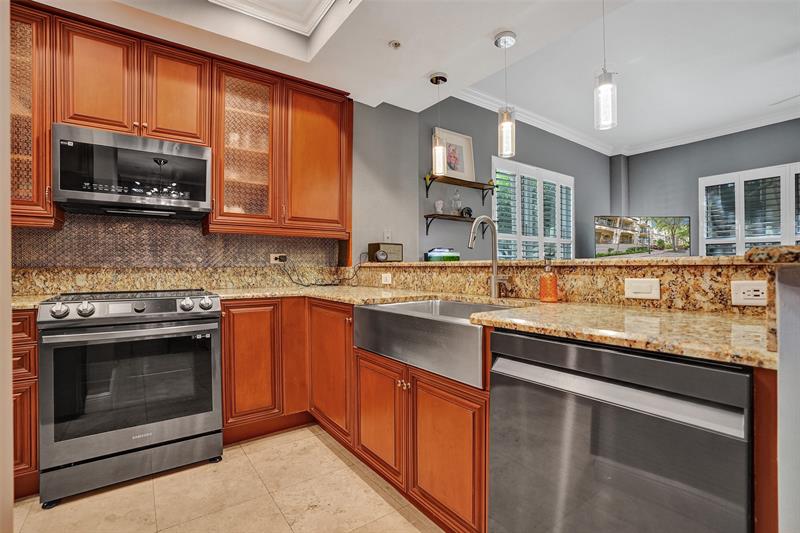 Image 6 of 61 For 2617 14th Ave  101