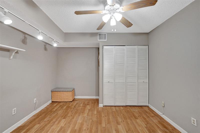 Image 19 of 50 For 11884 12th Pl  11884