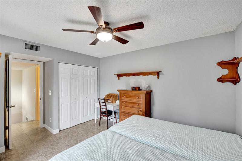 Image 33 of 50 For 11884 12th Pl  11884