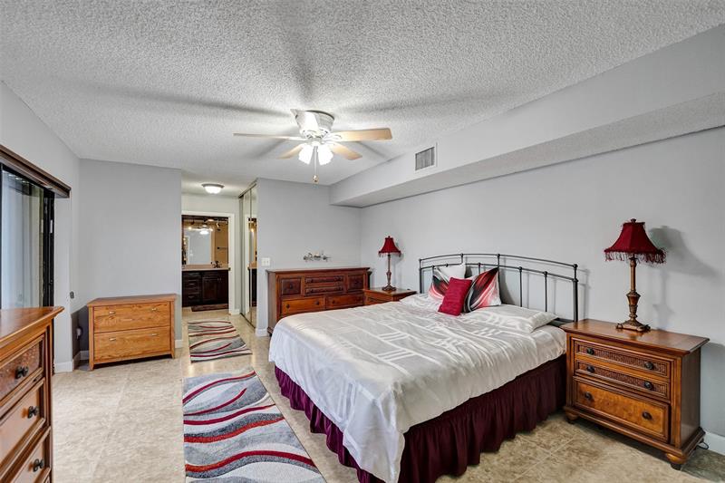 Image 37 of 50 For 11884 12th Pl  11884