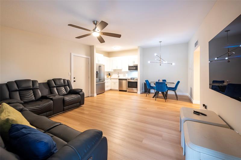 Image 4 of 20 For 7827 Ashmont Cir  208