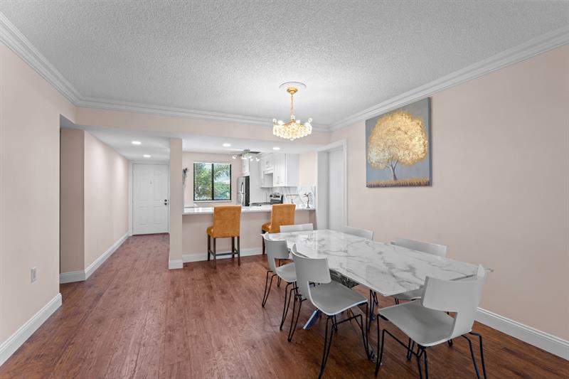 Image 13 of 33 For 6133 Balboa Circle  306