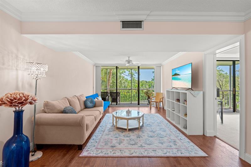 Image 14 of 33 For 6133 Balboa Circle  306