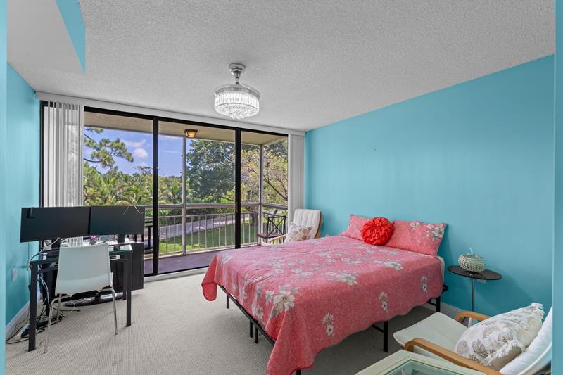 Image 15 of 33 For 6133 Balboa Circle  306